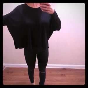 Black, light, long sleeved ribbed top
